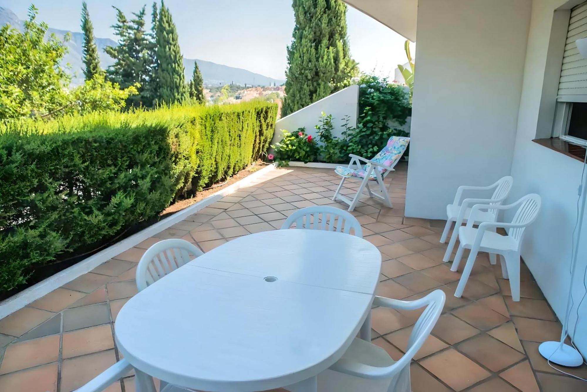 Rumah liburan Gorgeous 2br Apt. W/ Mountain View Puerto Banus *