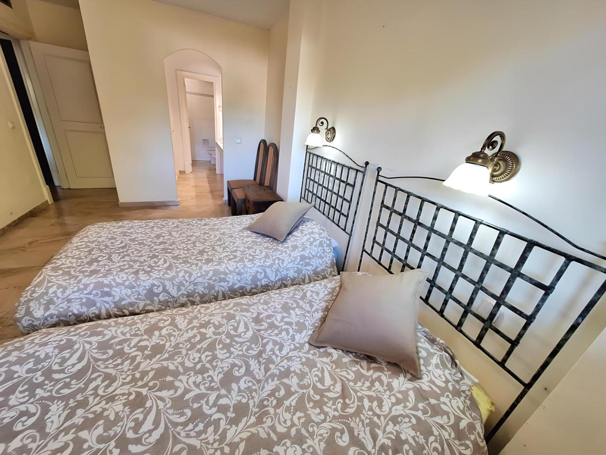 Gorgeous 2br Apt. W/ Mountain View Puerto Banus Rumah liburan